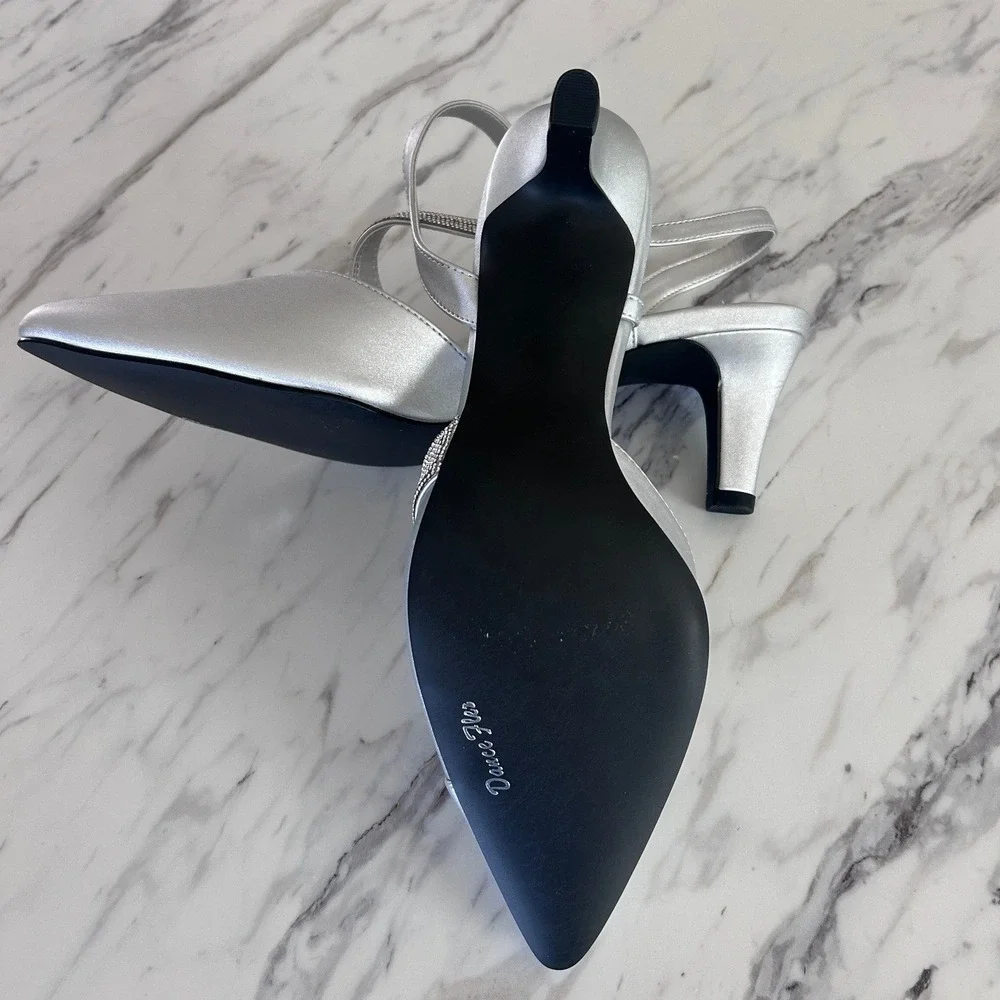 Easy Street Alive @ 5 Emerald‎ Silver Satin Slingback Pumps Heels 9M NEW